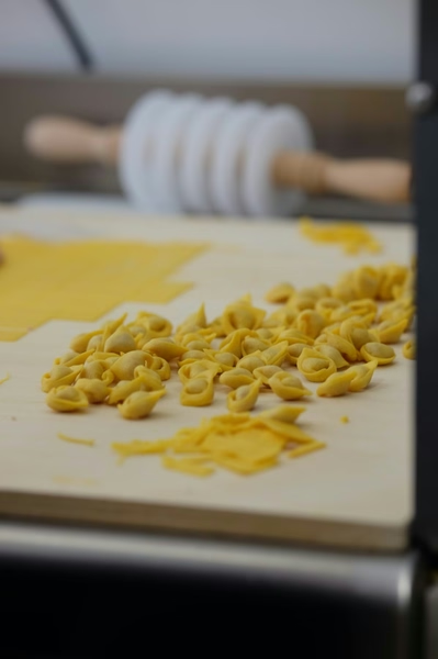 Making tortelloni